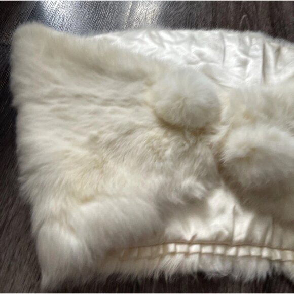 Vintage Rabbit Fur White Over The Shoulder Cape Wrap 70s Scarf Fits Small-Medium - Picture 3 of 16